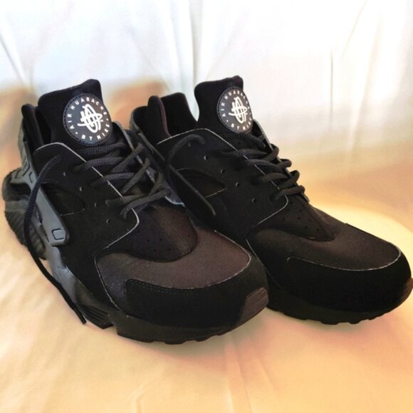 Nike Men\'s 2020 Air Huarache in Suede Triple Black, Size 9.5-10, EUC main image 14